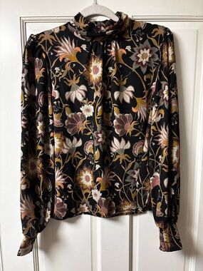 Evereve Black Floral Mock-Neck Long Sleeve Blouse